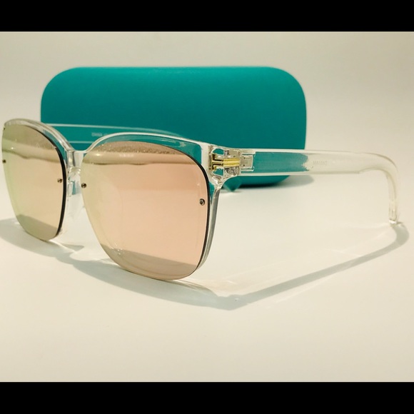 Stylish Summer Shades
With Free Hard Case - Picture 2 of 3